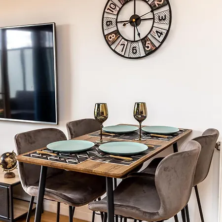 Disneyland 13min - Kingsize Bed - Private Parking - Terrace - Calm Village Apartment