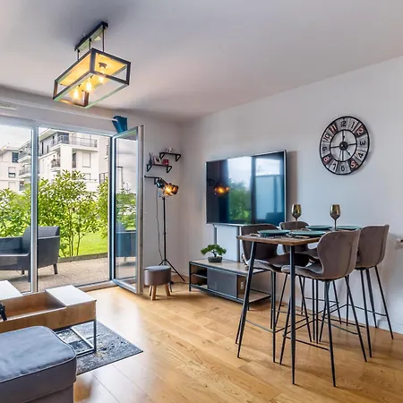 Apartment Disneyland 13min - Kingsize Bed - Private Parking - Terrace - Calm Village Ferrieres-en-Brie