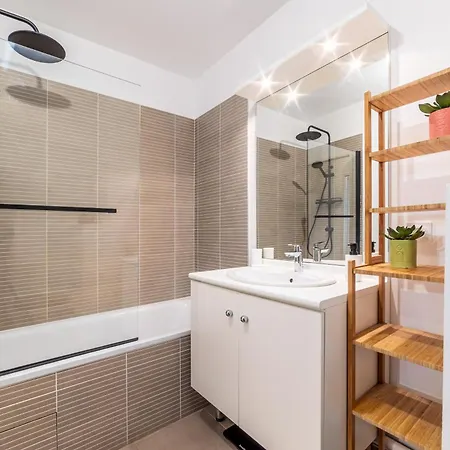 Apartment Disneyland 13min - Kingsize Bed - Private Parking - Terrace - Calm Village *