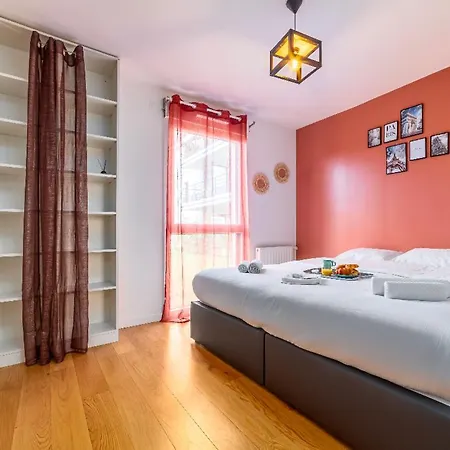 Disneyland 13min - Kingsize Bed - Private Parking - Terrace - Calm Village Ferrieres-en-Brie